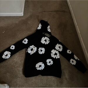 To small didn’t fit Greta hoodie and great quality has tags and everything still